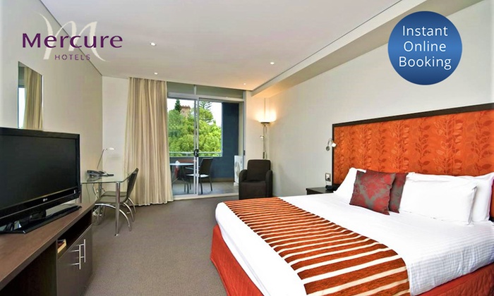 Port Macquarie: 1 or 2 Nights for Two with Wine and Late Check-out at Mercure Centro Port Macquarie FROM $129