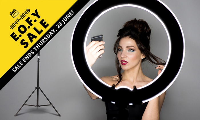 EOFYS: $149 for a Dimmable 19″ LED Ring Light for Photography and Make-Up