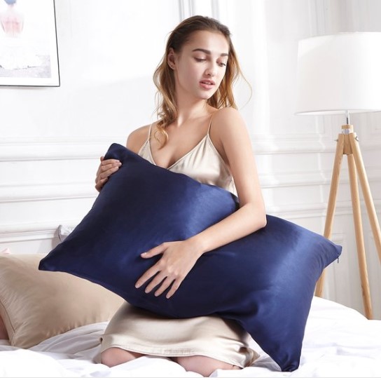 Gioia Casa Two-Sided 100% Mulberry Silk Pillowcase – Navy Blue $29.99