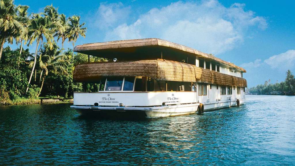 Deluxe Oberoi Mumbai Stay with Romantic All-Inclusive Kerala Backwaters Cruise 7 Nights from AUD$3,899 /room