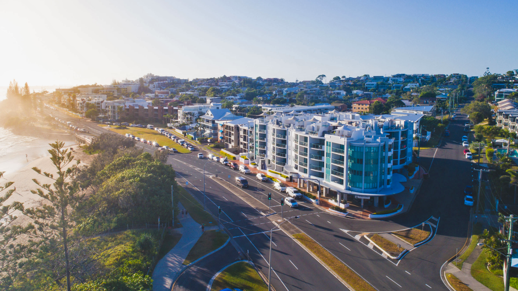 Laidback Beachside Break in Alexandra Headland – Perfect for Families or Groups 5 or 7 nights from $899 /room