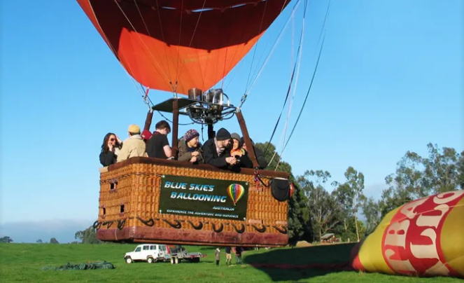 Hot Air Balloon Flight over the Yarra Valley Blue Skies Ballooning $249-$289 (VALUED AT $300-$395)