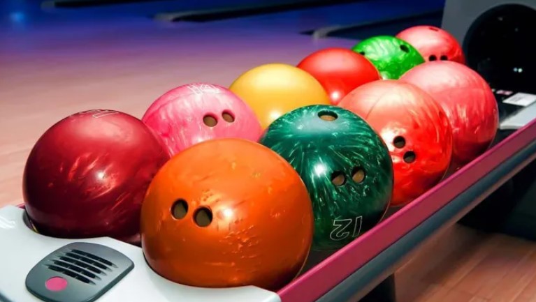 45% OFF Game of Tenpin Bowling Including Shoe Hire $10 (VALUED AT$18.20)