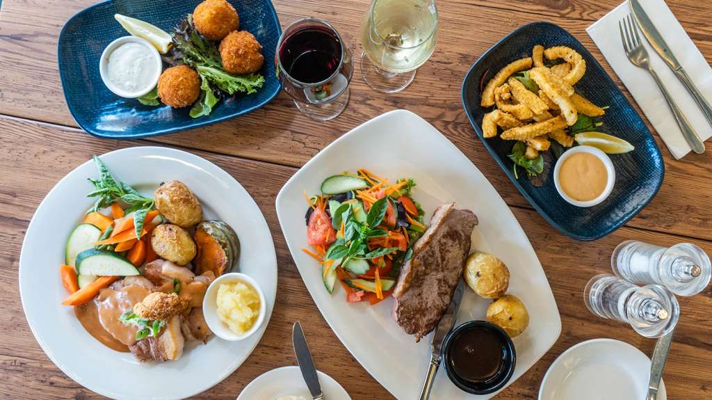 Save up to $55.80 on a Delicious Two-Course Meal with Drinks at Bentleigh’s Hidden Gem