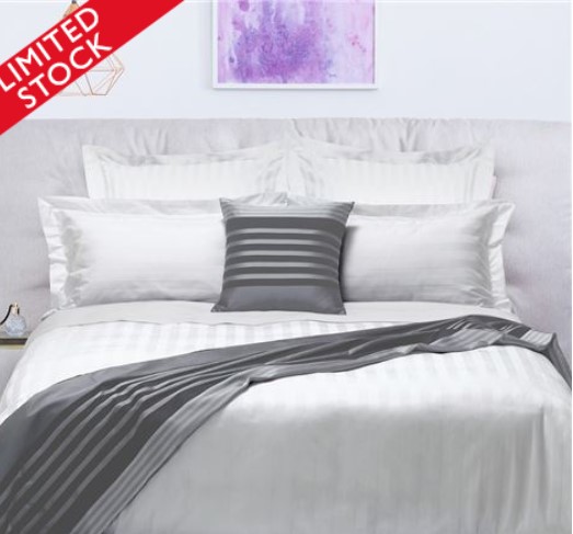 Odyssey Living 1000 TC Quilt Cover Set White Queen 3pce $36.00 (RRP:$120.00)