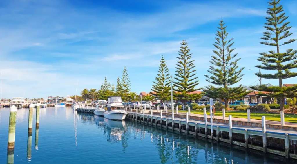 Soak up the Serenity of Lakes Entrance with A$300 Spa Credit A$199 /room