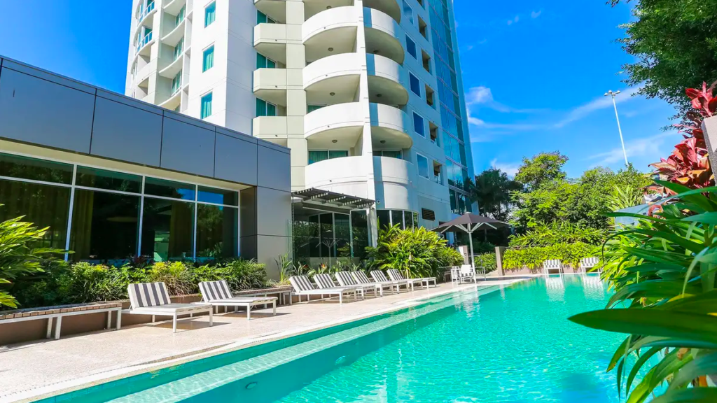 Sky-High Kangaroo Point Stay with Brisbane City Views & Daily Breakfast 2 or 3 Nights From $249 /room Valued up to $823