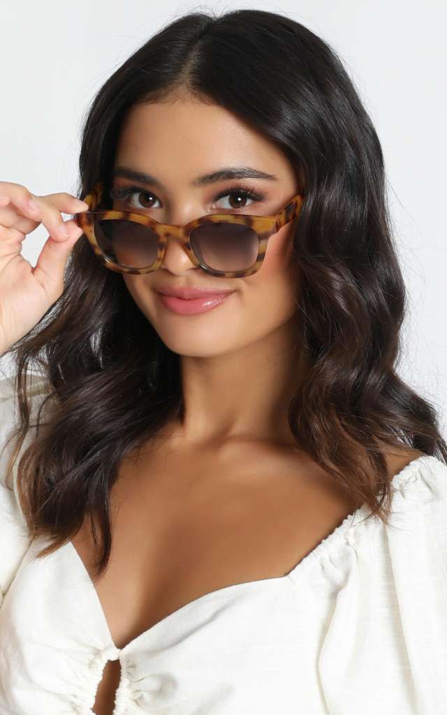 MINK PINK – HORIZON SUNGLASSES IN VINTAGE TORT AND KHAKI GRAD  $29.00 (Don’t pay $49.95)