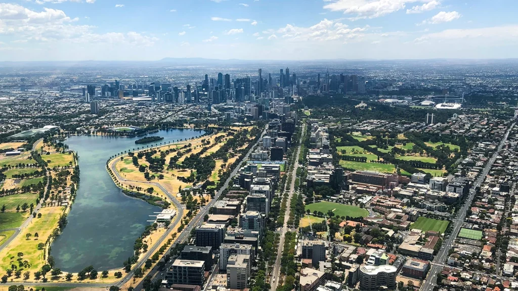 Melbourne: 30-Minute Heart of the City Helicopter Tour with Sparkling Wine on Arrival $249